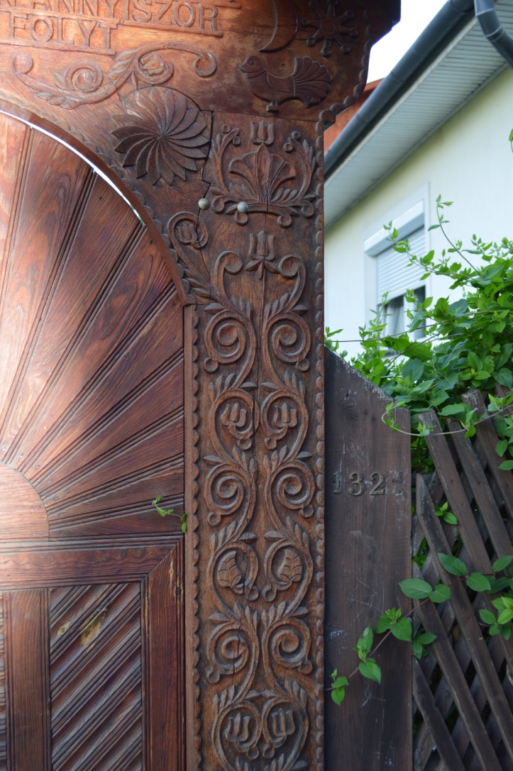 A Ter-kő nyeregtől lefelé Jávárdpataka, Hidegségpatak felé (Gyimesközéplok)